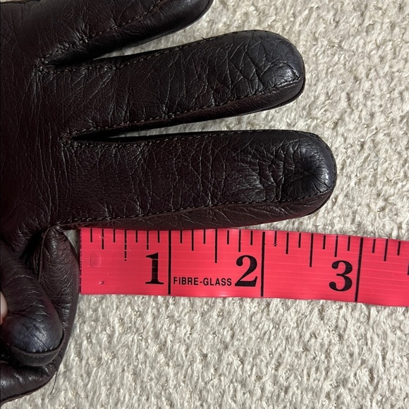 Cashmere Lined Full-Grain Leather Gloves | Quiet Luxury - Picture 15 of 16